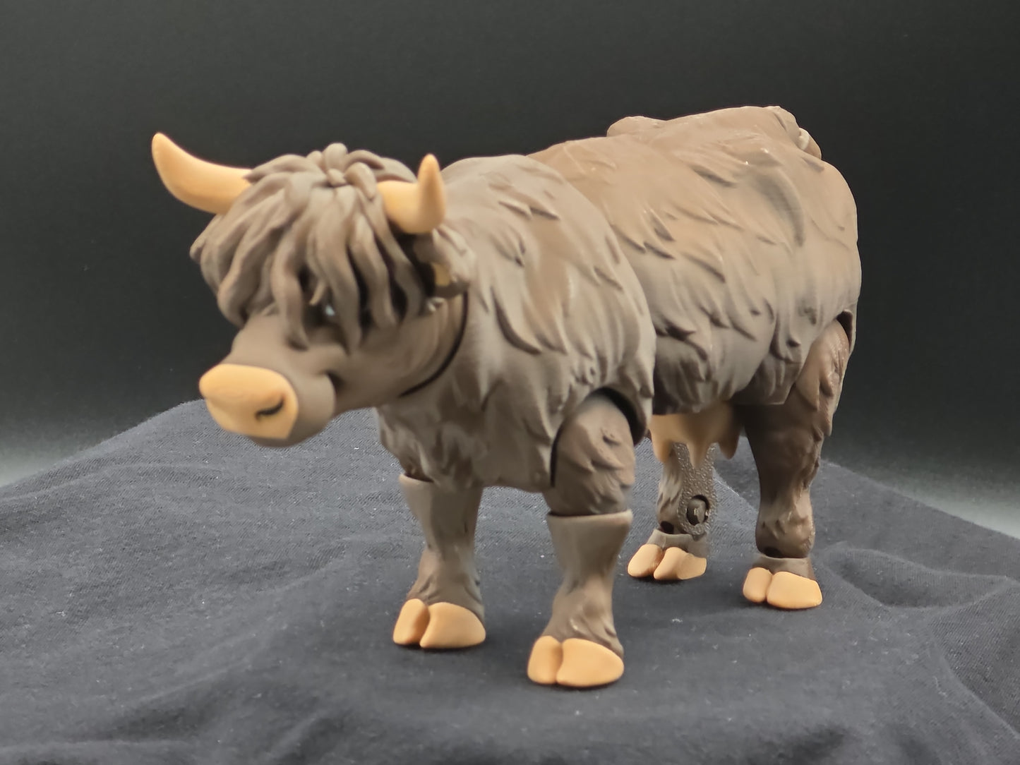 Articulated Highland Cow – 3D Printed Poseable Farm Animal (7.5” Long)